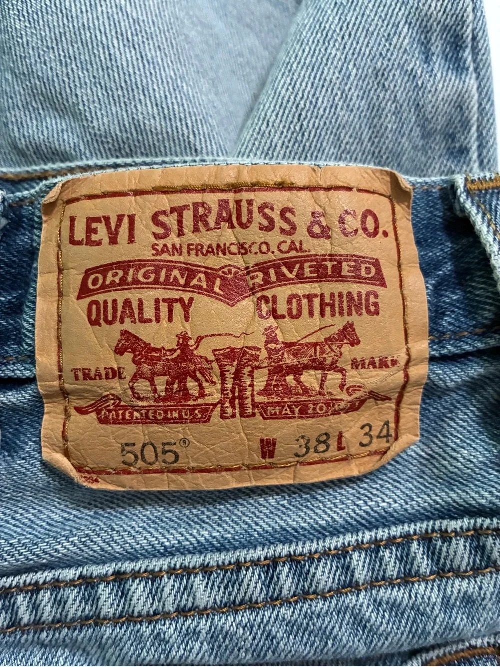 Levi Strauss 505 jeans size 38x34 light wash